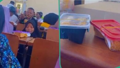 "I go cry blood if I miss class that day": Lecturer distributes fried rice to hi...