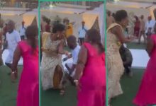 Moment lady stylishly stopped man from dancing with her, shows him her ring