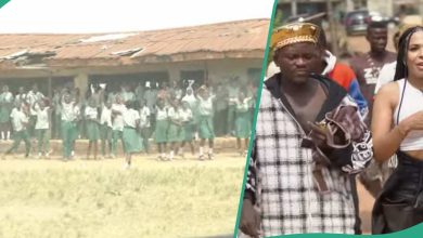 Wow! See how secondary school students went gaga as Portable visits his alma mater