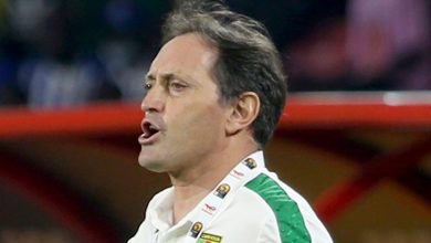 Ex-Cameroon coach applies to replace fellow countryman Peseiro