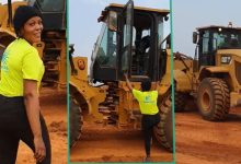 "You have courage": Beautiful lady drives CAT 950 heavy duty construction vehicl...
