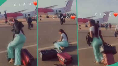Moment Nigerian lady fell to the ground while doing video at airport, video goes viral