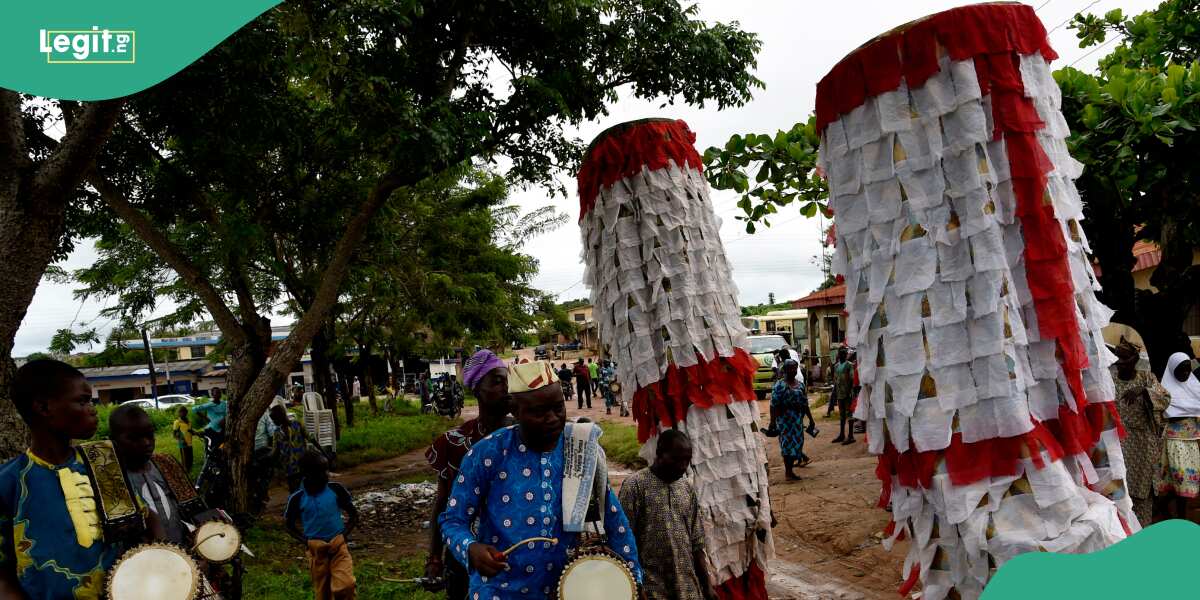 Pandemonium as Lagos Traditional Ruler Unmasks Masquerade In Physical Combat