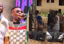 Davido Vs Wizkid: More Drama as Man Shares Video of Nigerian Youths Fighting Over Singers in Street