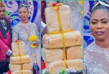 "Baker Disappointed Them": Couple Cuts Bread Instead of Cake on Wedding Day, Photo Goes Viral