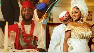 Davido Caught in the Act As He Looks Helplessly at Chioma’s Behind, Peeps React: “A Finished Man”